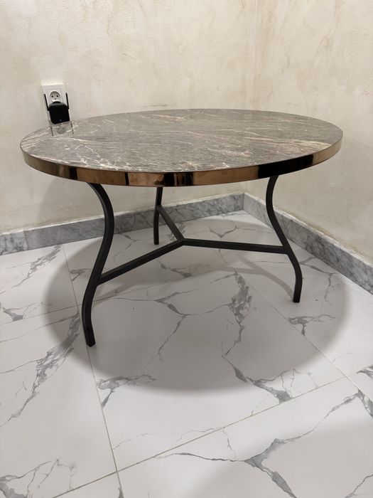 Продам стол из натурального мрамора