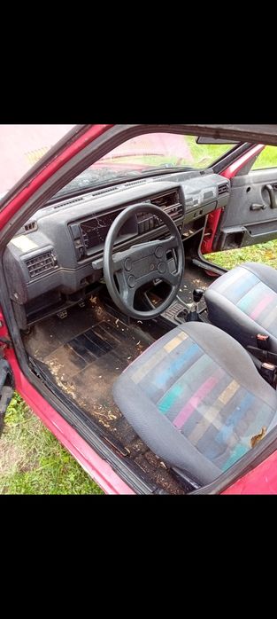 Продавам голф 2 цял или на части 1.6