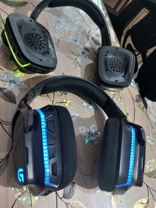 Casti RGB Gaming Wireless Logitech G933 cu stick si cablu incarcare originale + bureti noi