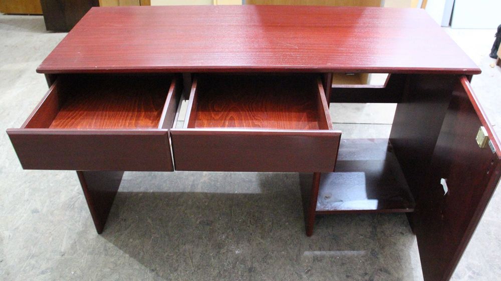 30 buc Birou cu usa si sertare; Masa de lucru cu blat 130x52