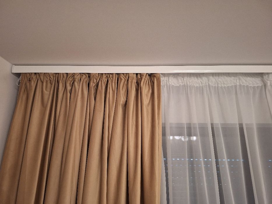 Sina perdea si draperie cu masca din aluminiu, prindere in tavan