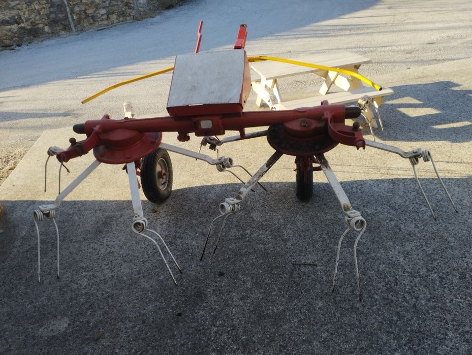 Сенообръщач FAHR