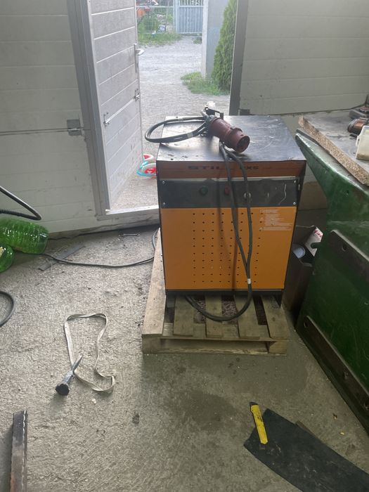 Incarcator pentru  stivitore electrice