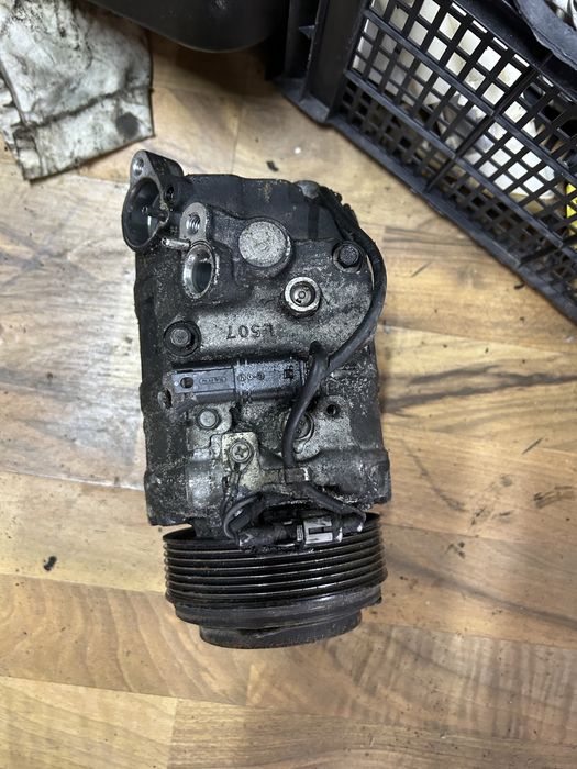 Compresor clima BMW F10 F11 F07 F30 F20 E84 F25 X1 X3 E61 E60 E93 E90