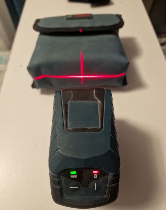 Nivela laser Bosch profesională autocalibrabila