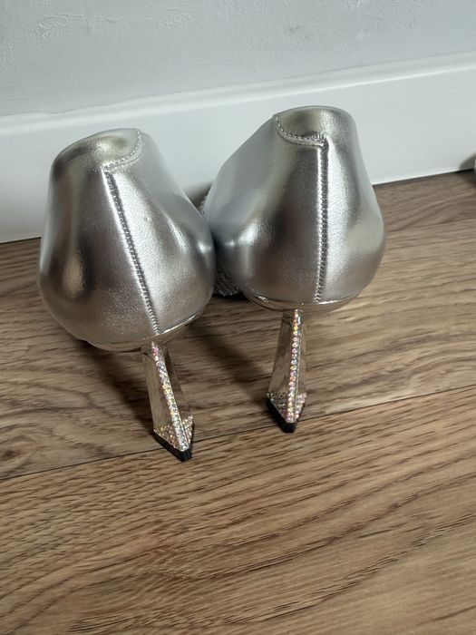 Продам новые туфли