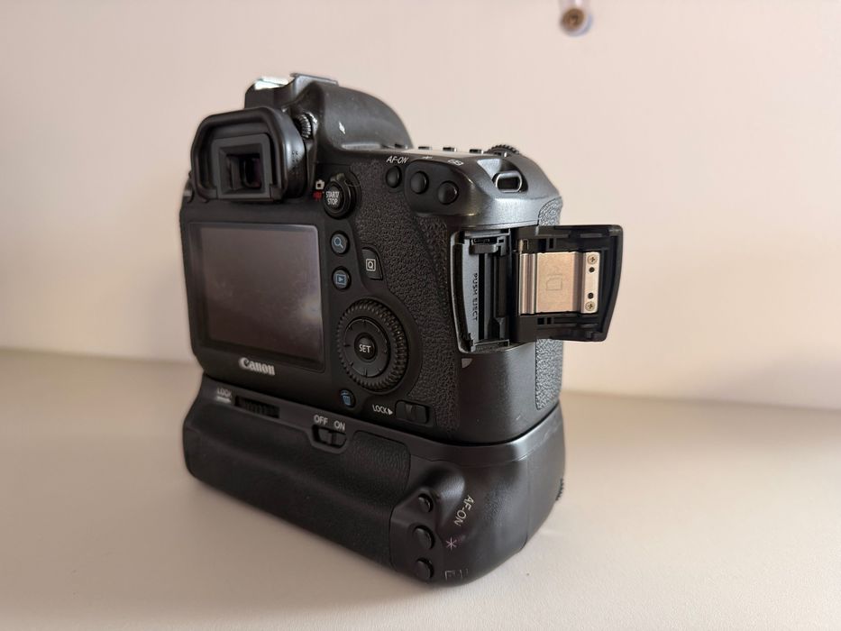 Camera foto DSLR Canon 6D + Grip