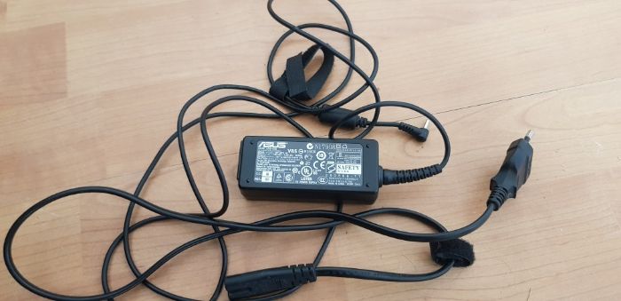 Dezmembrezi laptop Asus model X200M!