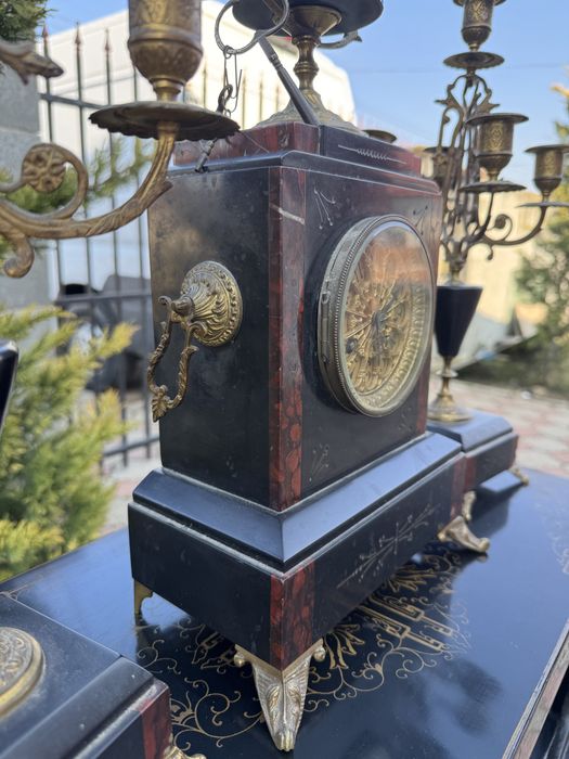 Ceas si doua sfesnice din marmura si bronz, stil napoleon III