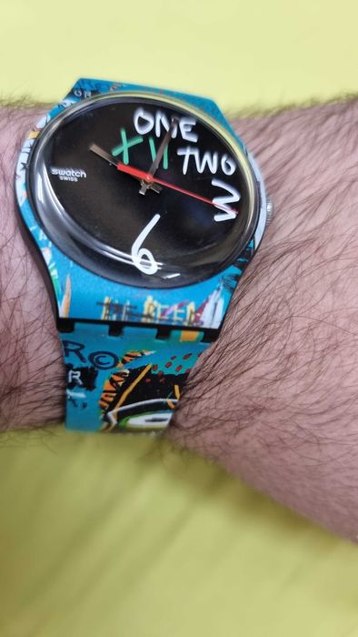 Часовник Swatch Ishtar By Jean-Michel Basquiat SUOZ356