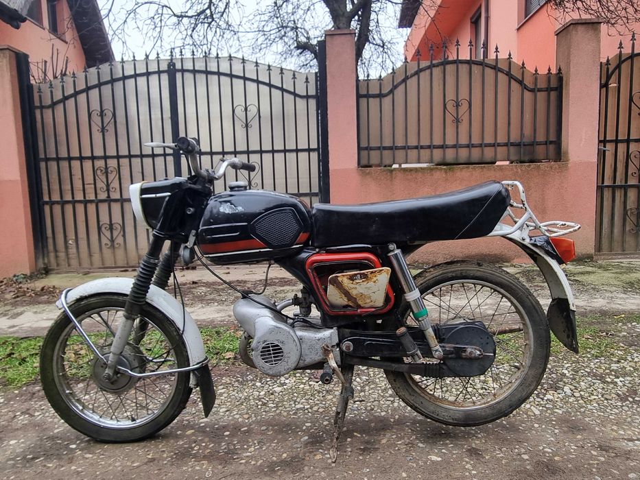 Mobra turist Comunista