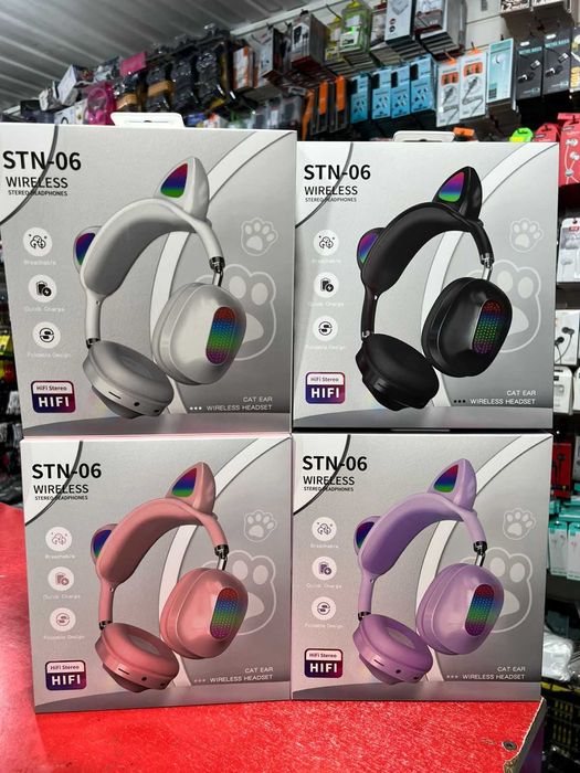 Наушник с ушками в моде