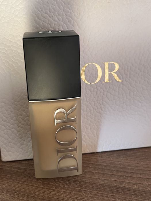 Тоналка Dior 1N оттенок сатылады