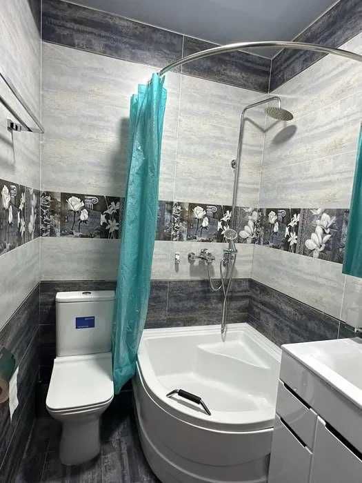 ЖК Амир Темур! Напротив Алайского! Сдается Квартира 3комн 120квадрат!