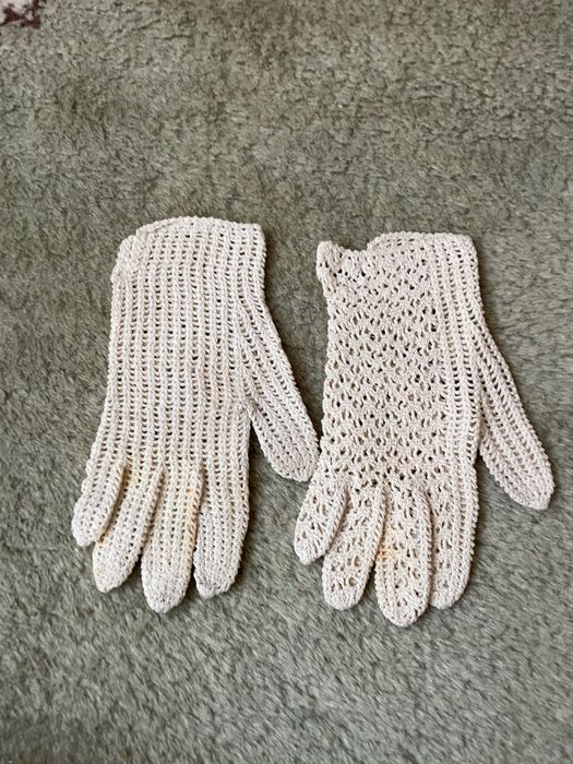 Mănuși lucrate manual din macrame