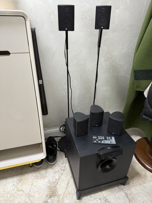 Колонки jbl в хорошем состоянии