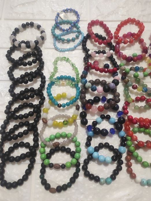 Продам браслеты с бусинами дзи и т.д.