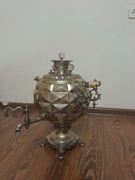 Кадимий самовар сотилади