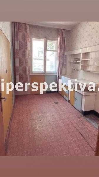 Продава се Тристаен апартамент в Пловдив, Център - 114000 кв.м за 2 €/кв.м - Снимка #1
