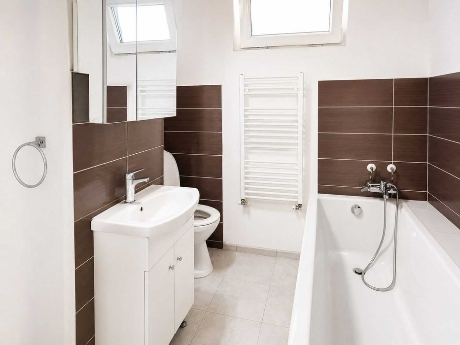 Apartament 3 camere, Târgu Jiu – Piața Mică. 68,44 mp