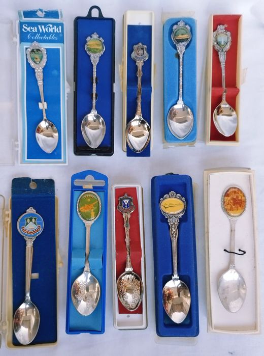Lot 10 lingurite suvenir placate cu argint, de colectie, din anul 1990