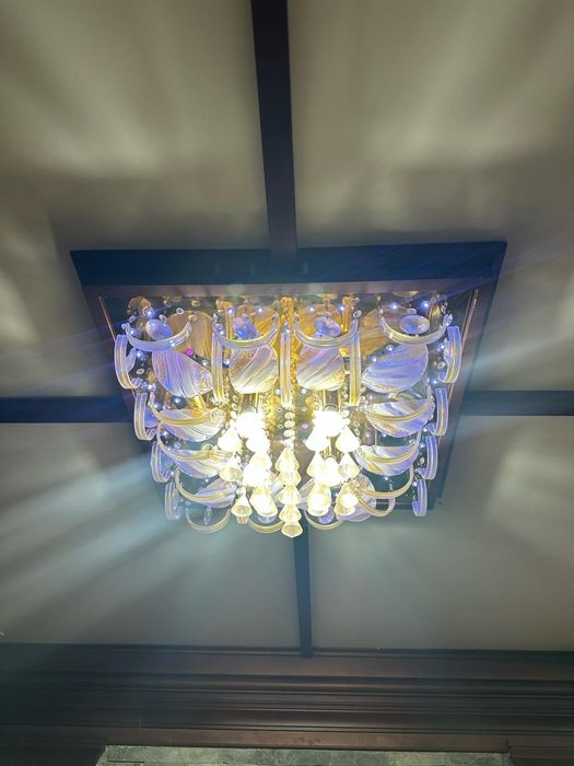 Люстры квадратные