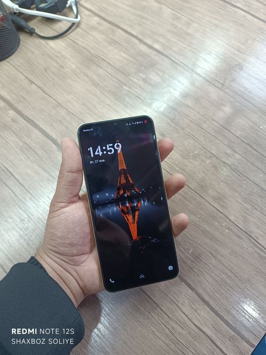 Vivo Y 35.   ideal