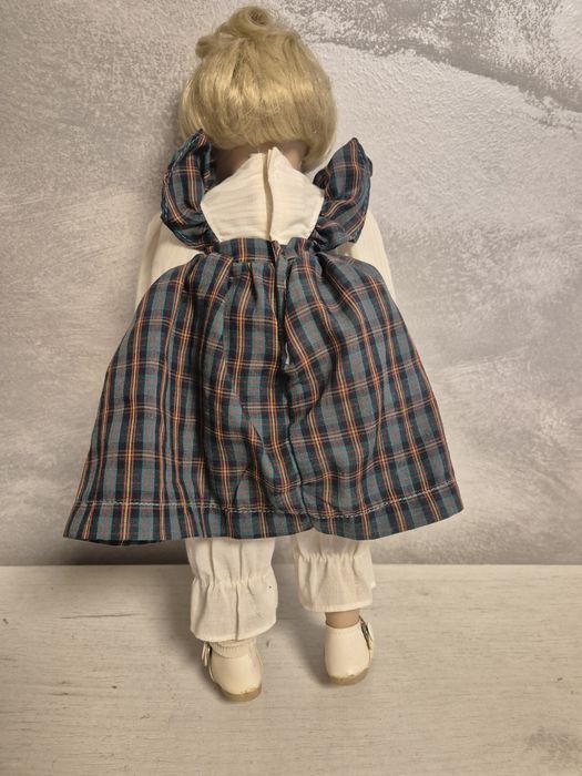 Продавам порцеланови кукли