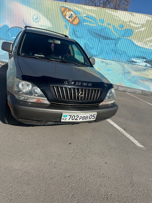 Продам машину Lexus RX 300