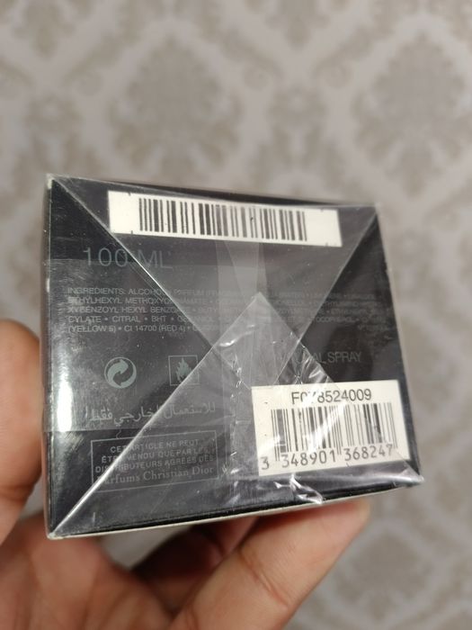 Срочно продам новый оригинал мужской духи SAUVAGE Dior