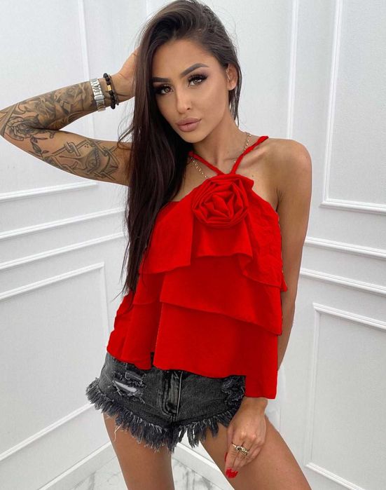 Дамски топ с декоративно цвете в червено