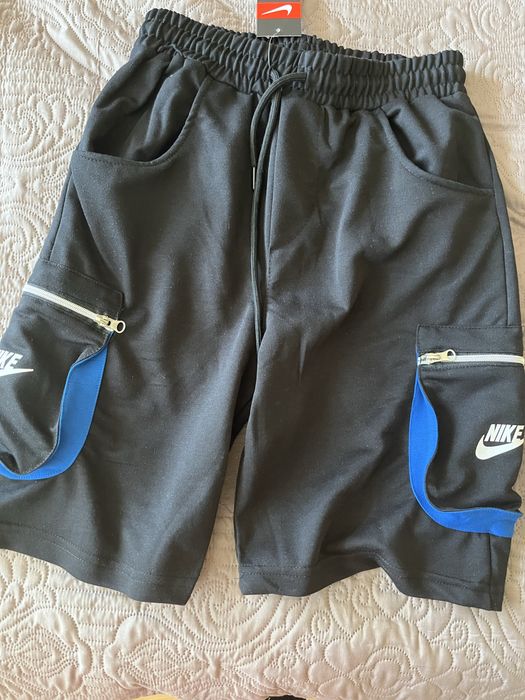 Продавам къси пънталаони nike