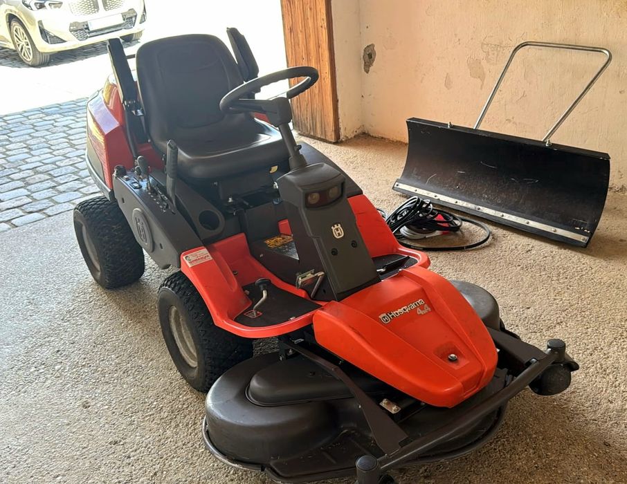 Tractoras Ultra Profesional Husqvarna Rider 4×4 Kawasaki 21 cp comercial 3 cutite Hidraulic Lama zăpadă 400 kg impecabil!
