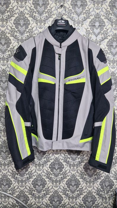 Продам мотошлем и мото куртку!