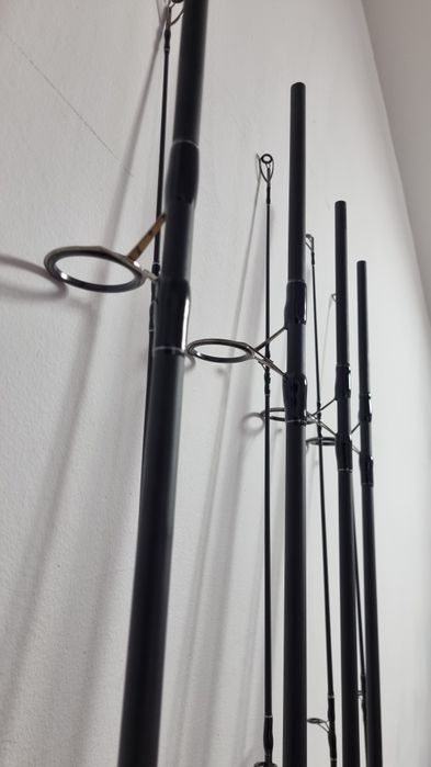 SET 4 Lansete FL PAROSSA 3,90m din 2 Segmente + 4 Mulinete FL EFB6000