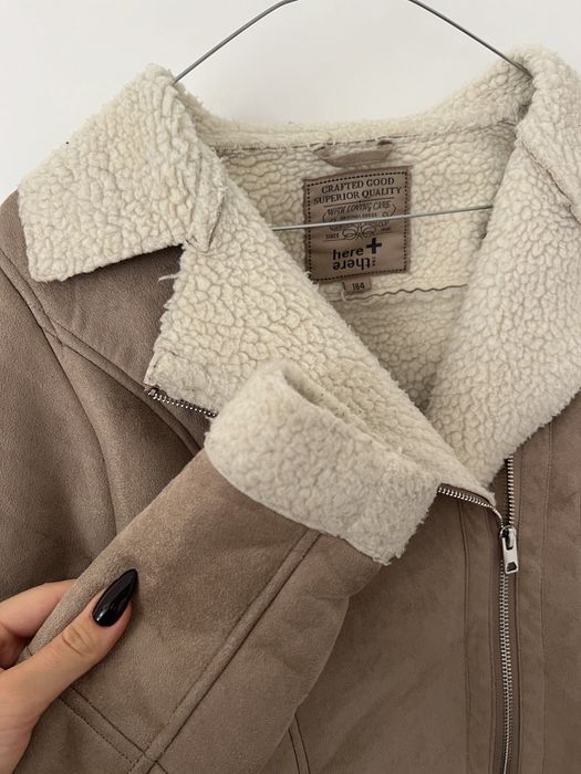 Дамско бежаво есенно яке