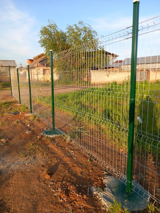 Construim garduri și porți la cererea clientului
