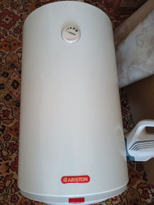 Продаётся  Водонагреватель.