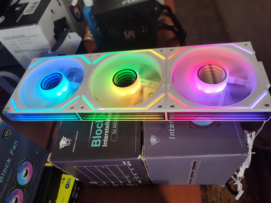 Set ventilatoare albe tip Lianli Unifan 3x pack ,tip block chain,argb