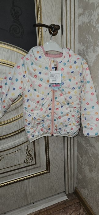 Продам куртку на девочку