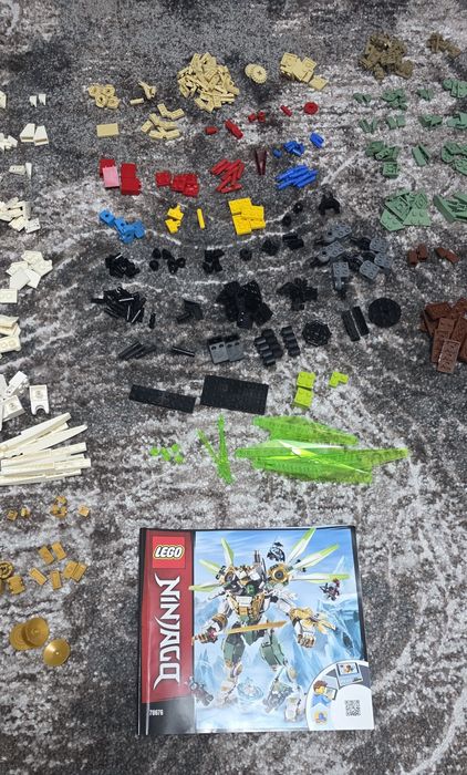 LEGO NINJAGO - Robotul de Titan al lui Lloyd 70676, 876 piese