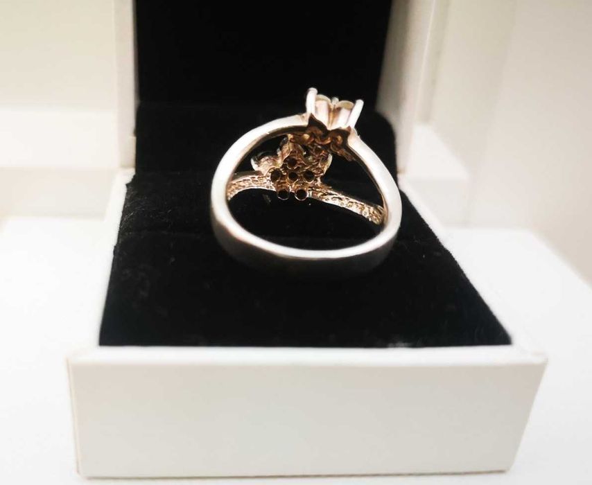 Сребърен пръстен с цветя от цирконий