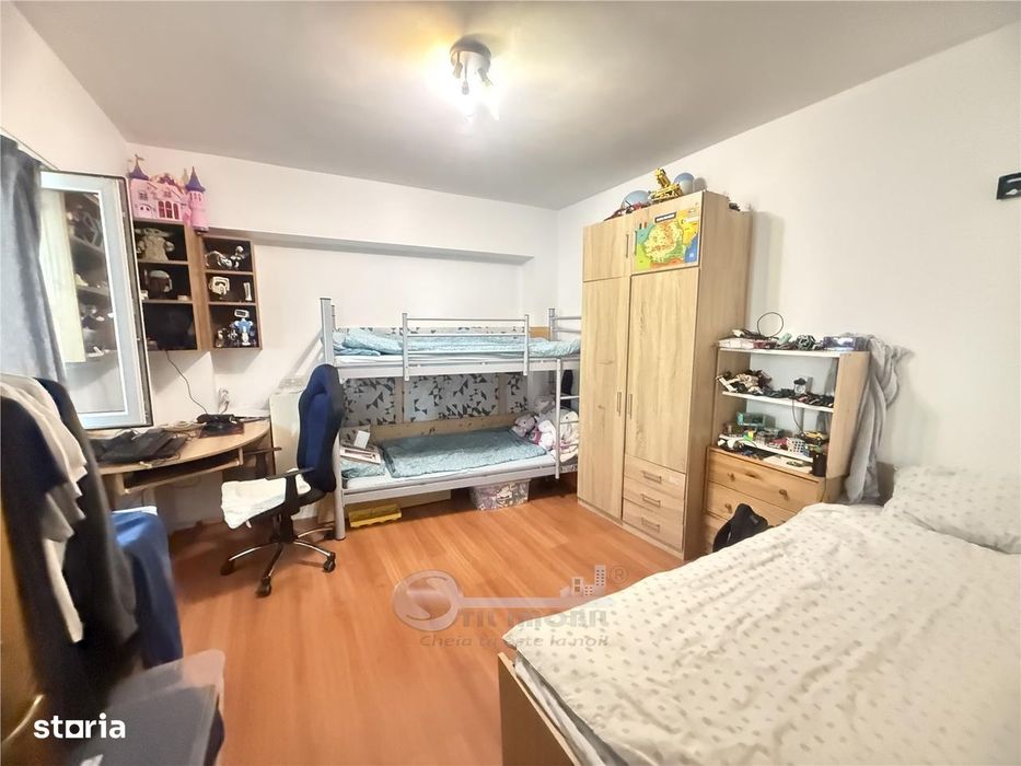 2 Cam Galata Bulevard, Et 1, Decomandat,  2 Balcoane