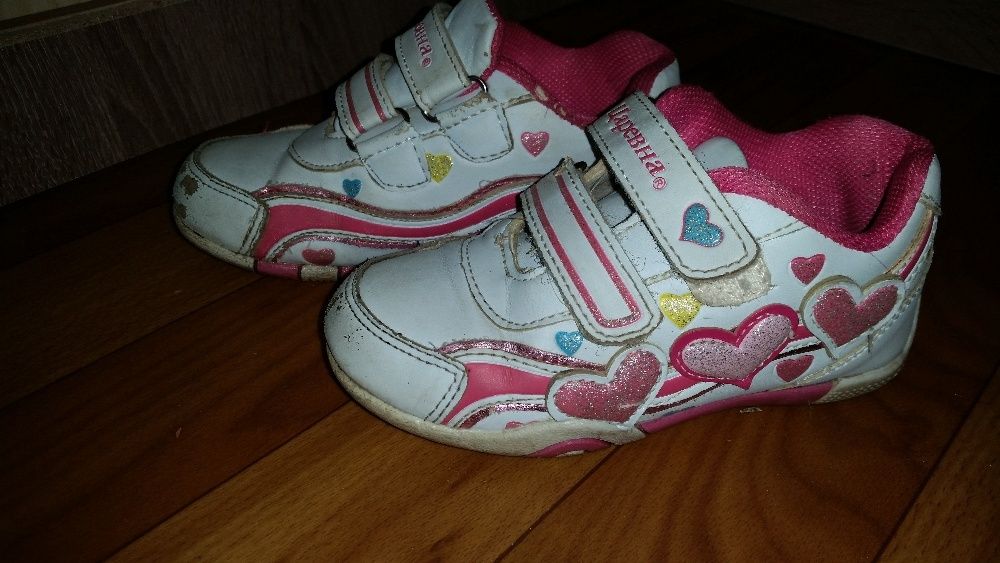 Продам детские кроссовки 27 размер