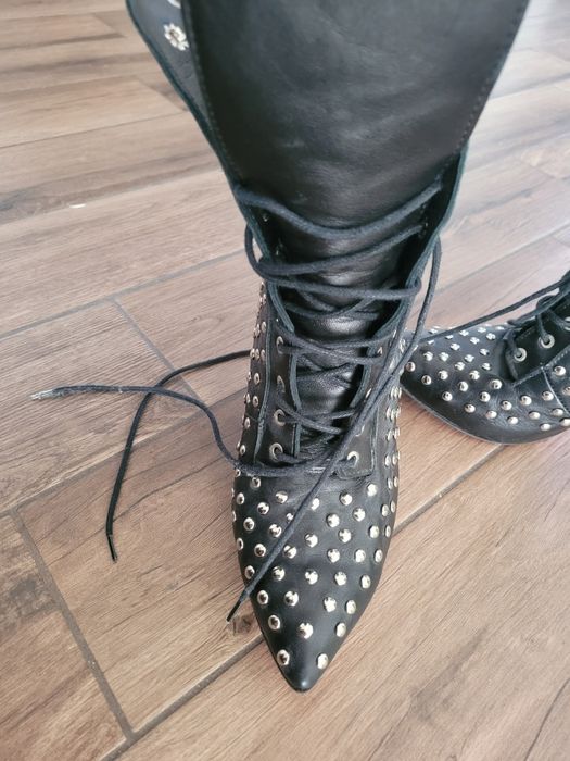 Botine piele naturala cu capse mărimea 37