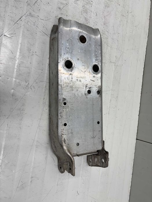 Десен буфер алуминива греда БМВ Ф20 БМВ Ф22 БМВ Ф30 БМВ Ф31