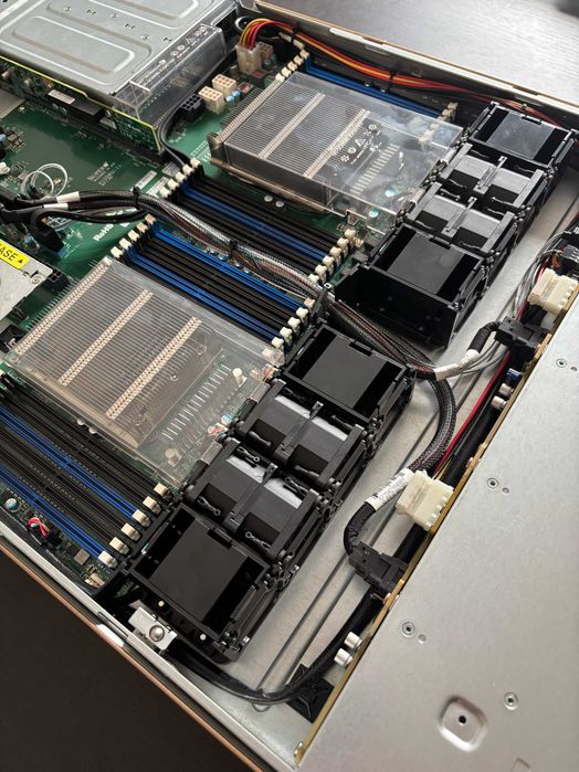 Server Supermicro SYS-1028U-TR4+, surse redundante