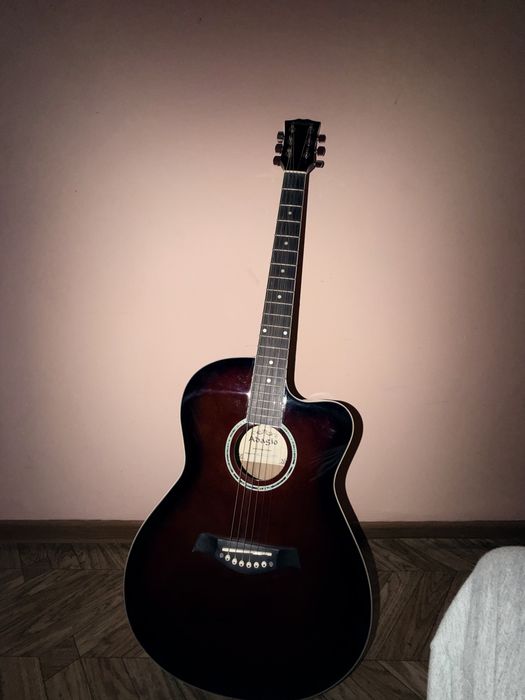 Акустическая гитара (полноразмерная)