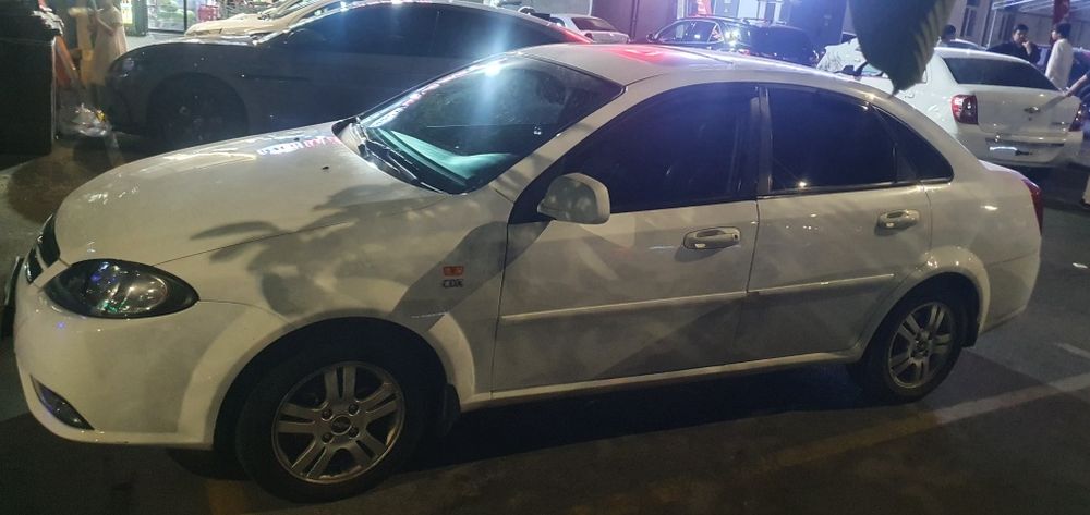 Lasetti avtomat 1.8 gentra qilingan