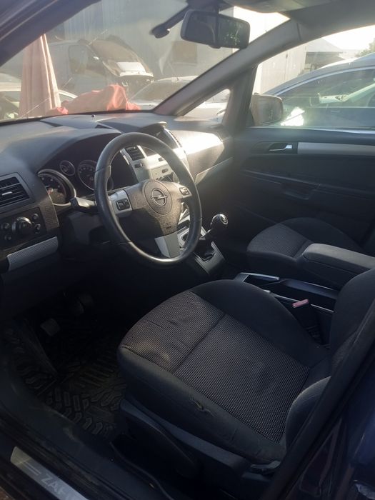 Dezmembrez Opel Zafira